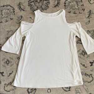 Jolie Los Angeles w/ blouse with shoulder exposure